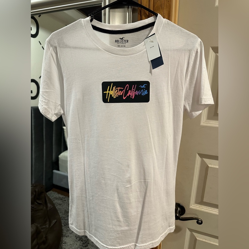 Hollister color changing graphic tee